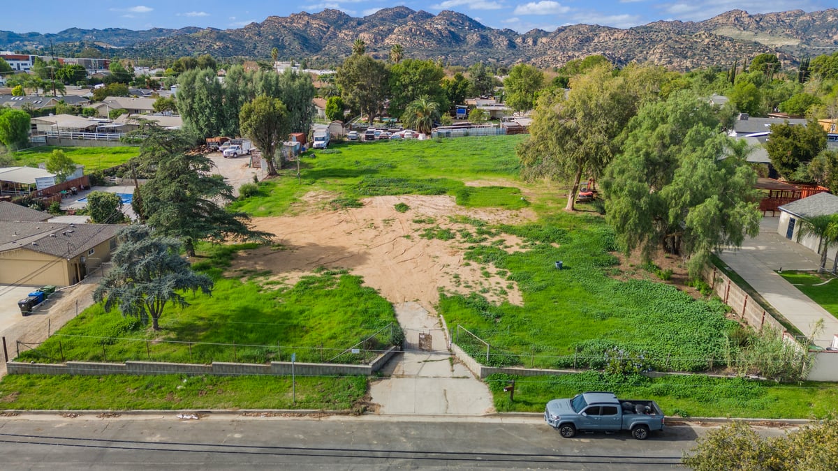 10425 Independence Ave