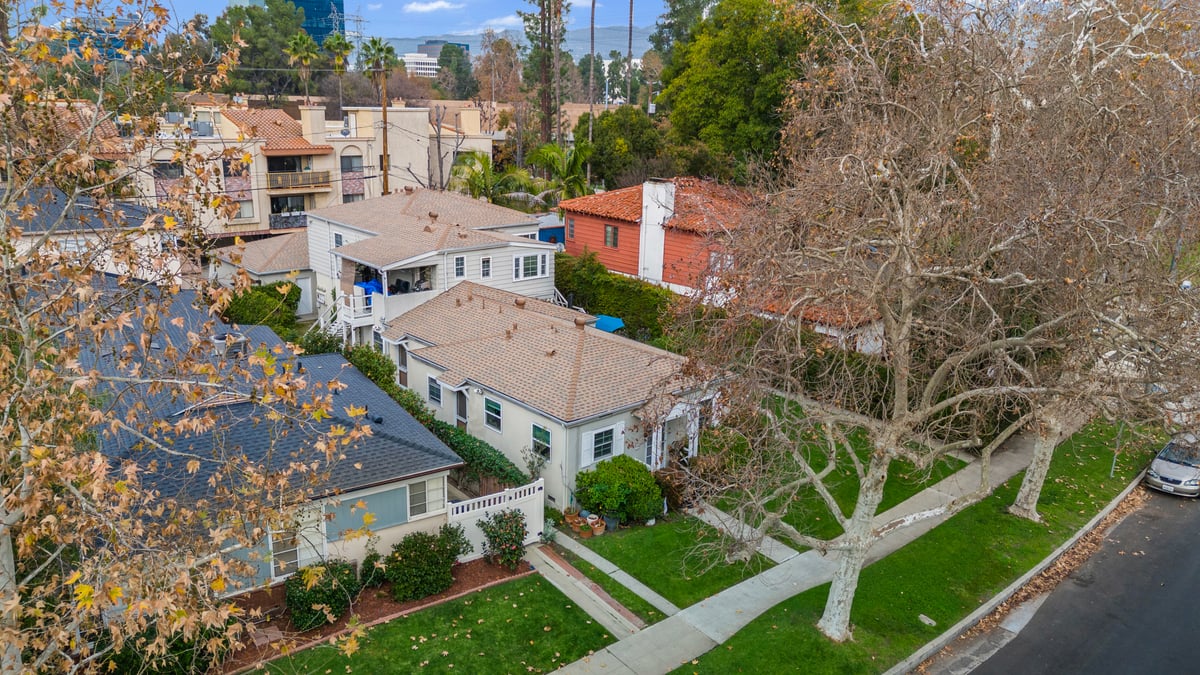 2907 W Riverside Drive