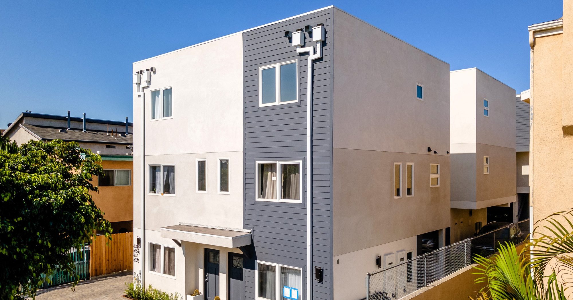 635 N Harvard Blvd